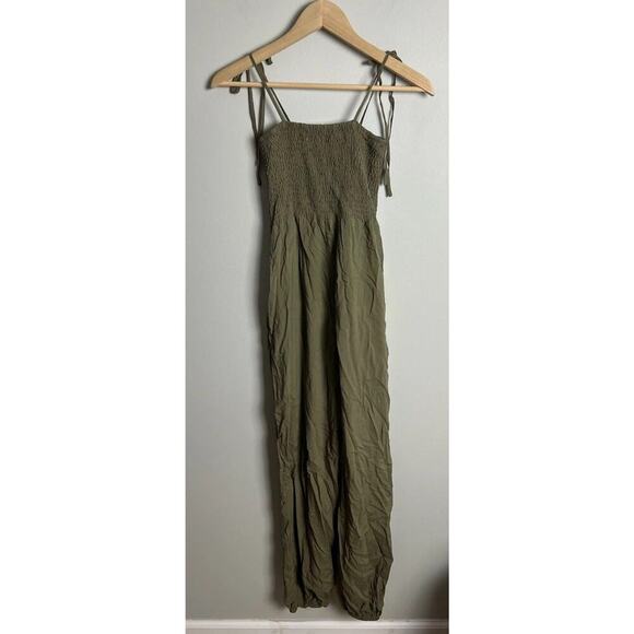 Urban Outfitters Olive Green Smocked Jumpsuit Wide Leg Adjustable Straps Boho XS - Picture 2 of 9